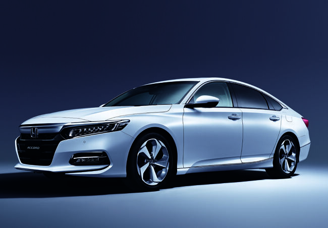 10代目となる新型アコードがついに日本での販売を開始。車種展開はEXの